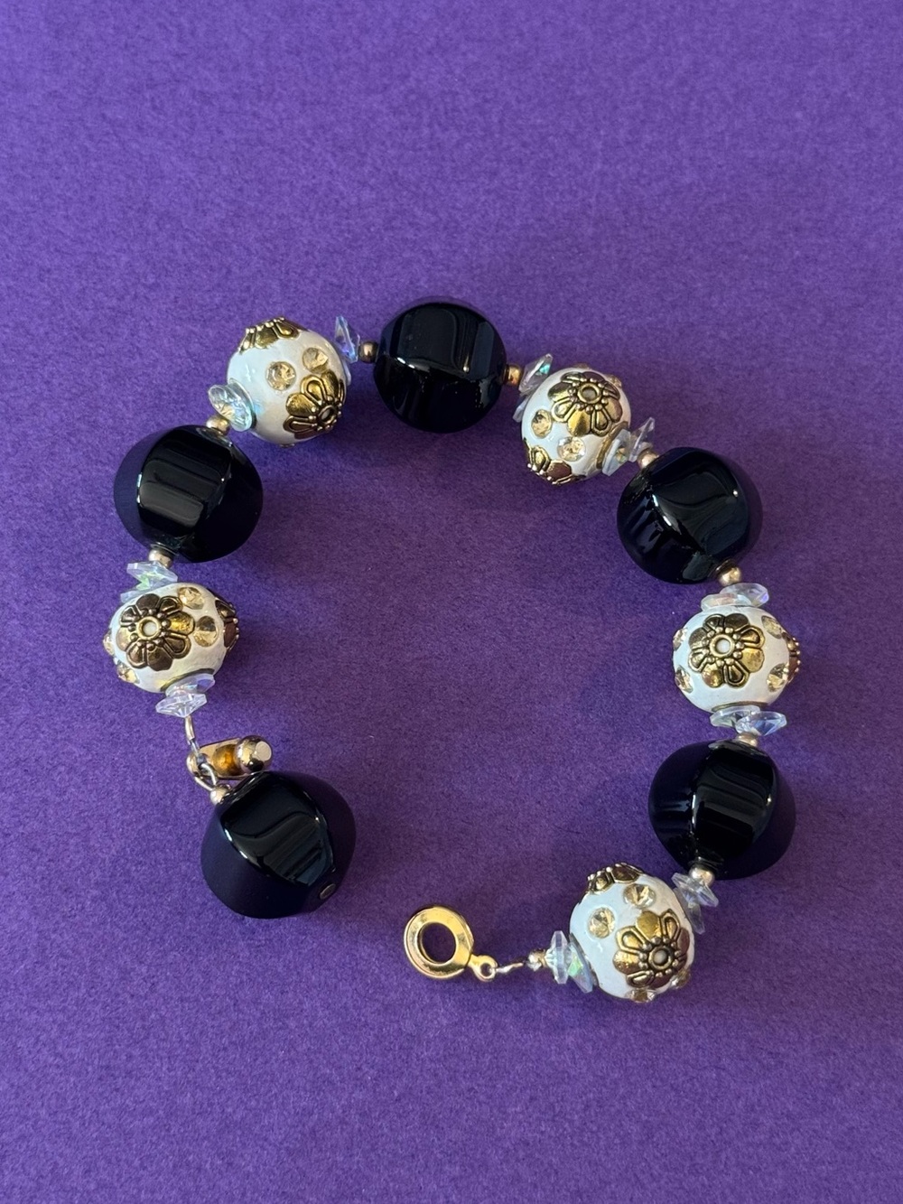 Elegant Black and White Beaded Bracelet with Gold Accents